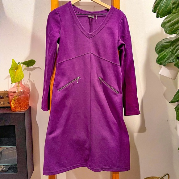 Athleta Dresses & Skirts - Athleta SZ M Purple V Neck Zipper Details Dress!